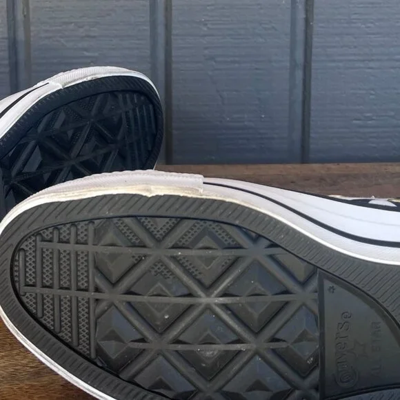 Disney Frozen 2 X Chuck Taylor All Star High 'Enchanted Forest' M6.5W8.5 - Picture 6 of 6